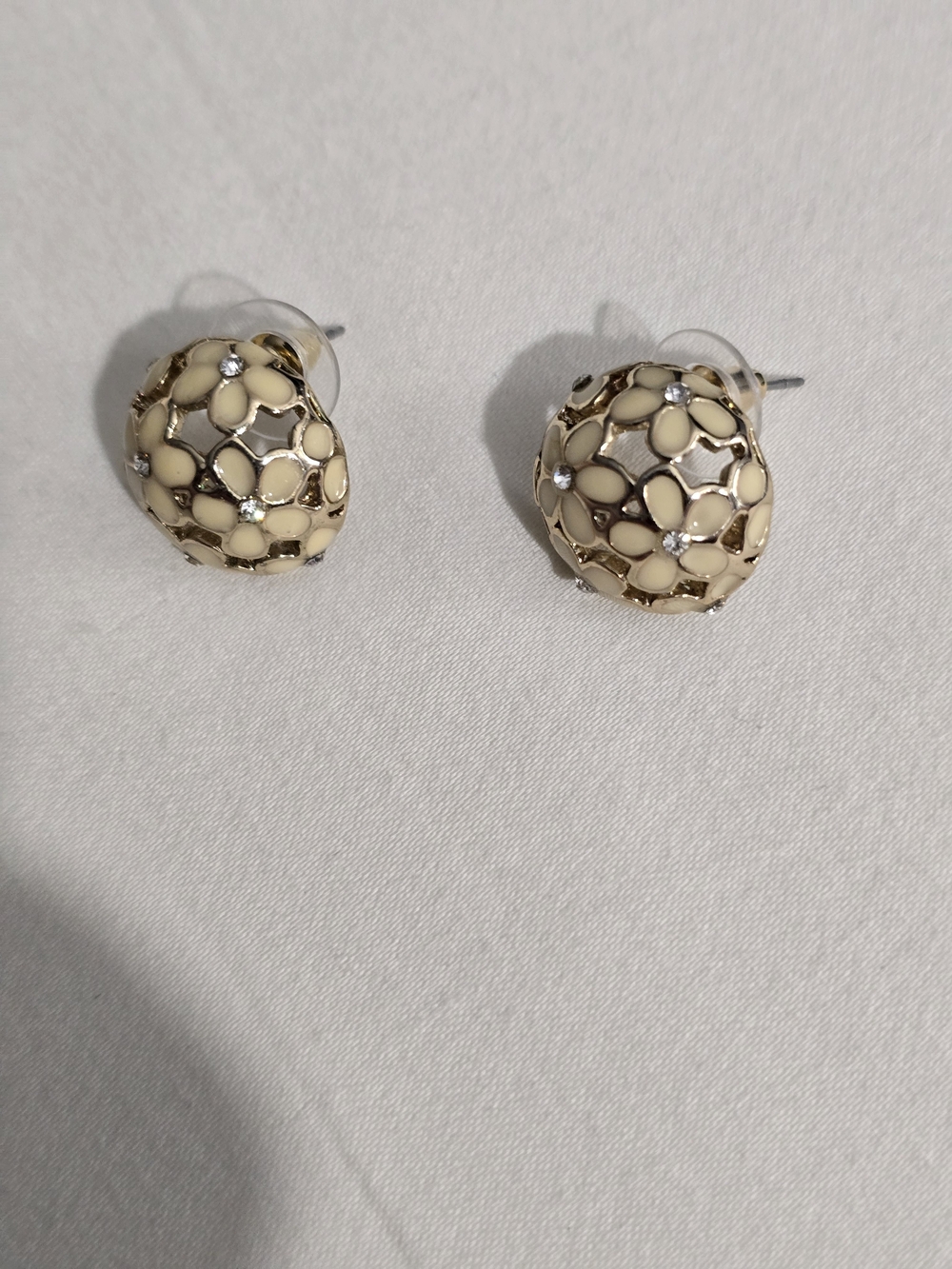 Vintage Enamel Cream Floral Earrings  Gold Accents And Little Crystals